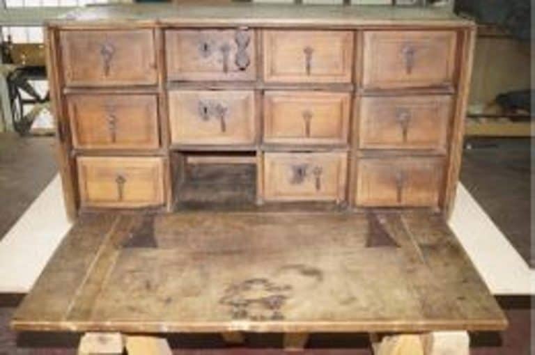 Estado inicial de escritorio “secretaire” con tapa abatible (siglo XX, Parador de Chinchón) — Vista interior | El Barco